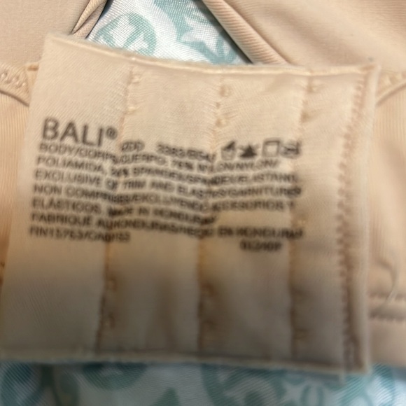 Bali beige ,cream Full Coverage Bra with Underwire Support size 42 DD - Picture 3 of 3